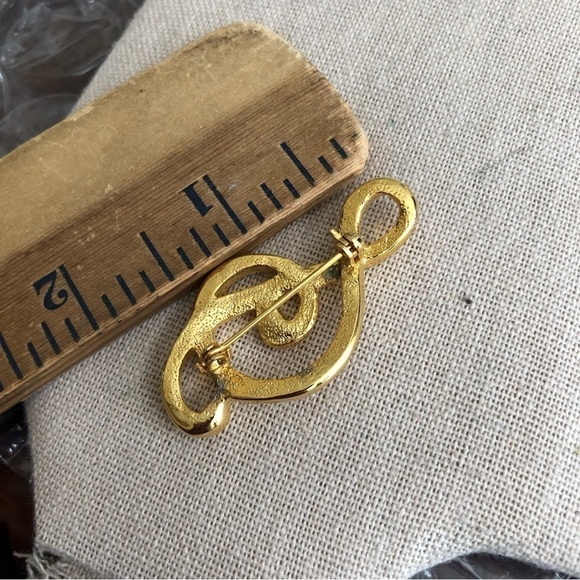 Vintage Gold Tone Music Note Brooch - Picture 3 of 3